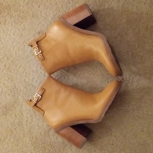 Franco Sarto Shoes - FRANCO SARTO LEATHER "RIVET" BOOTIES SIZE 7M